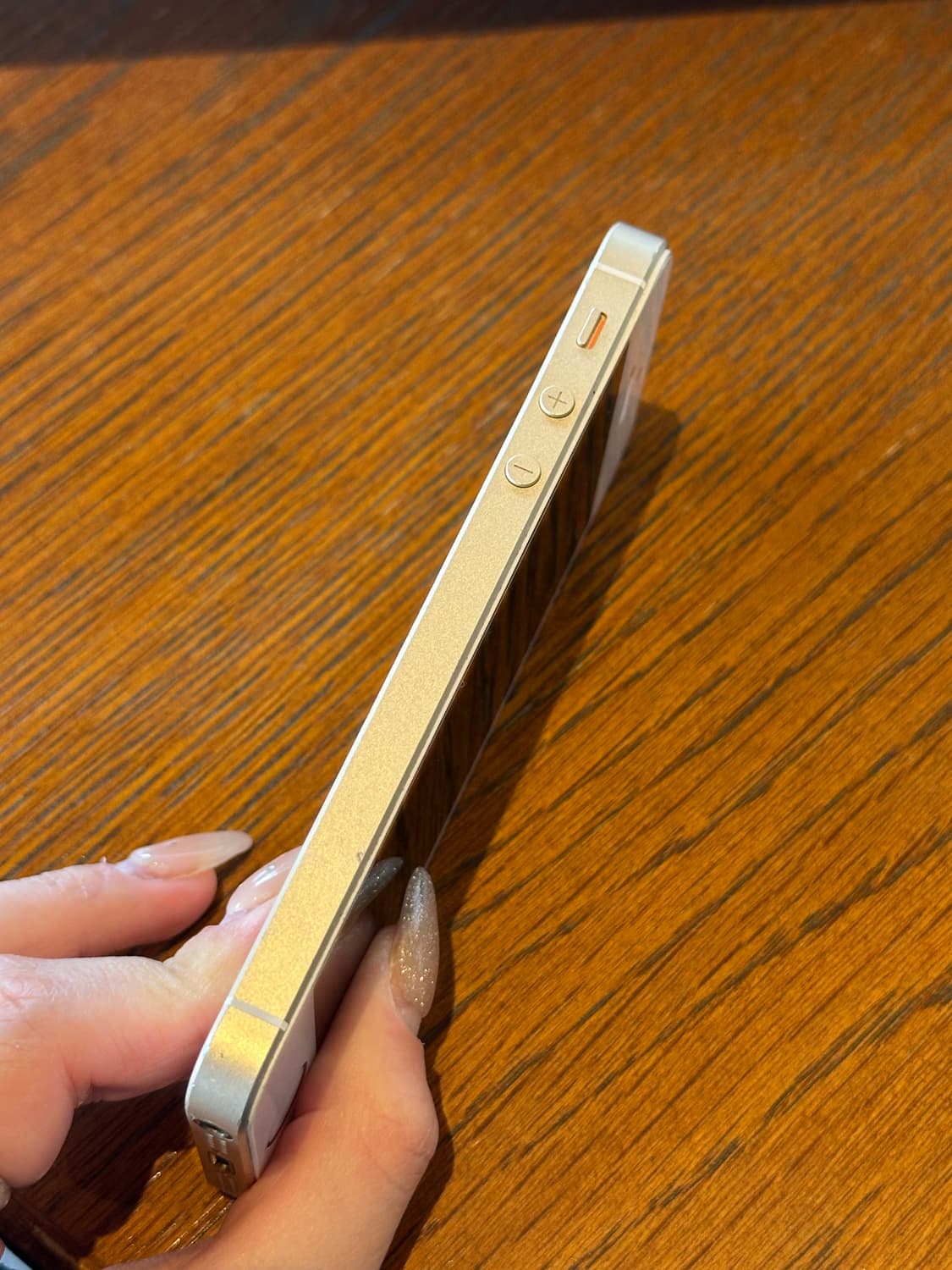 아이폰 se1 64기가 골드(순정,카메라 무음) 상품이미지6