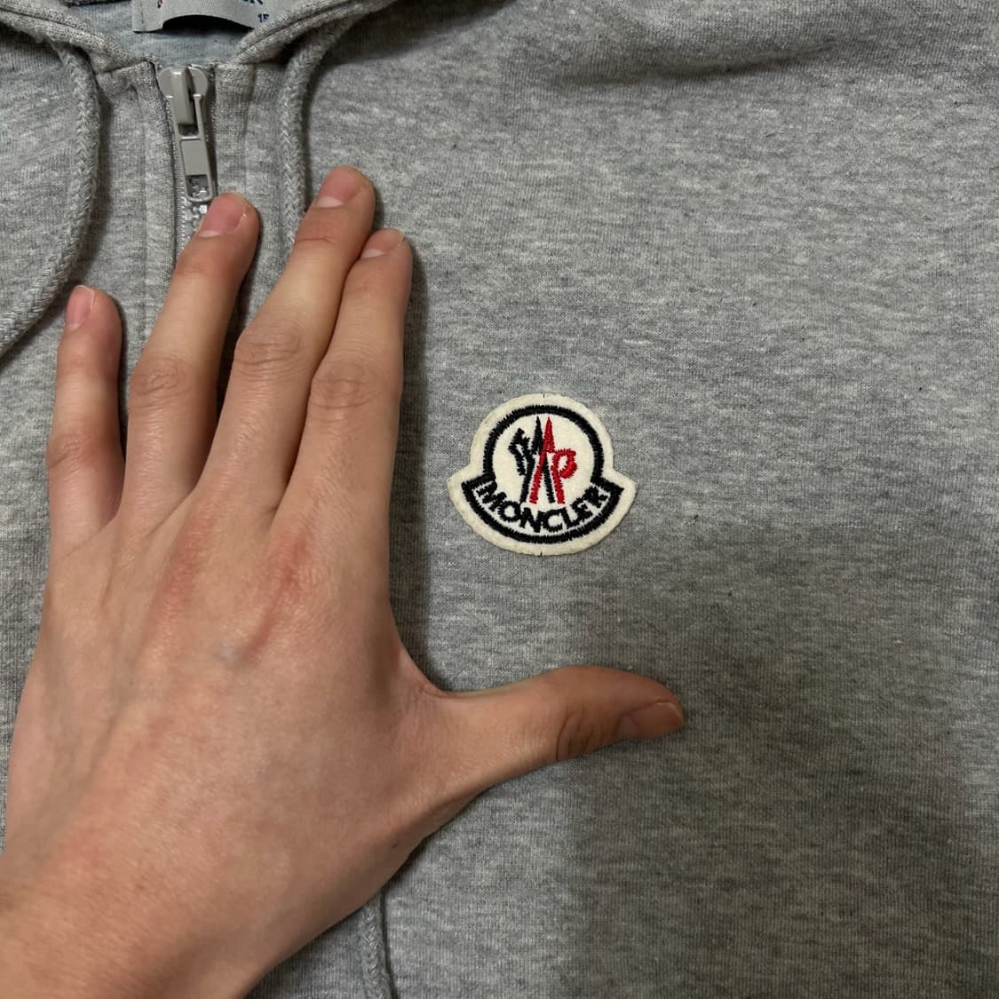 몽클레어 키즈 빅로고 와펜 후드집업 15사이즈  상품이미지3