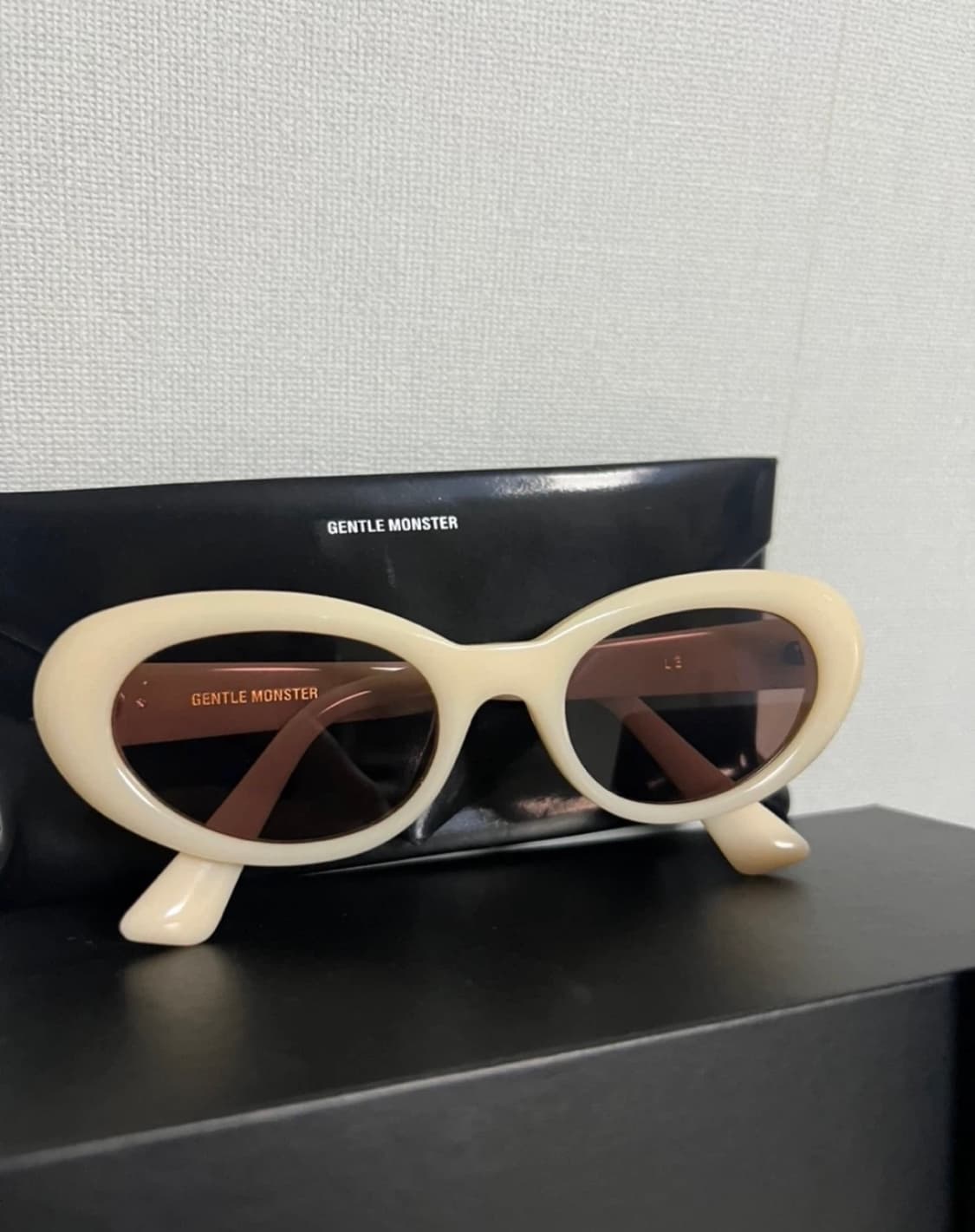 젠틀몬스터 르01 아이보리 제니착용템 상품이미지3