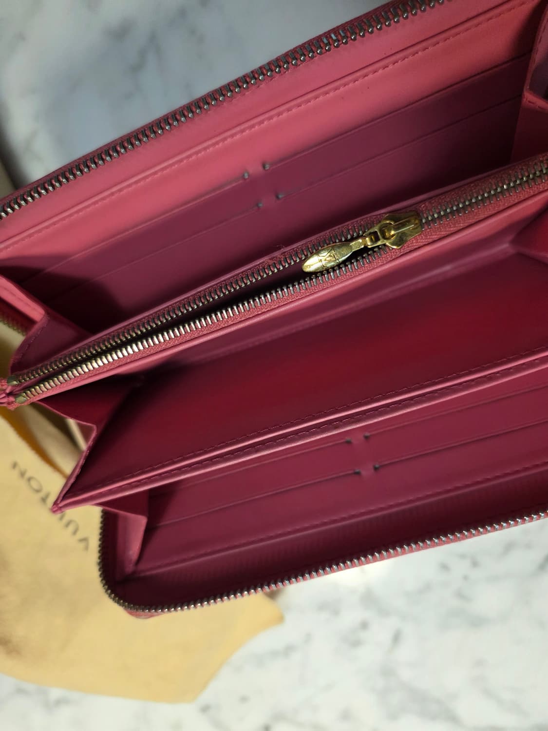 루이비통 베르니 애나멜 장지갑 핑크 지피월렛 상품이미지3