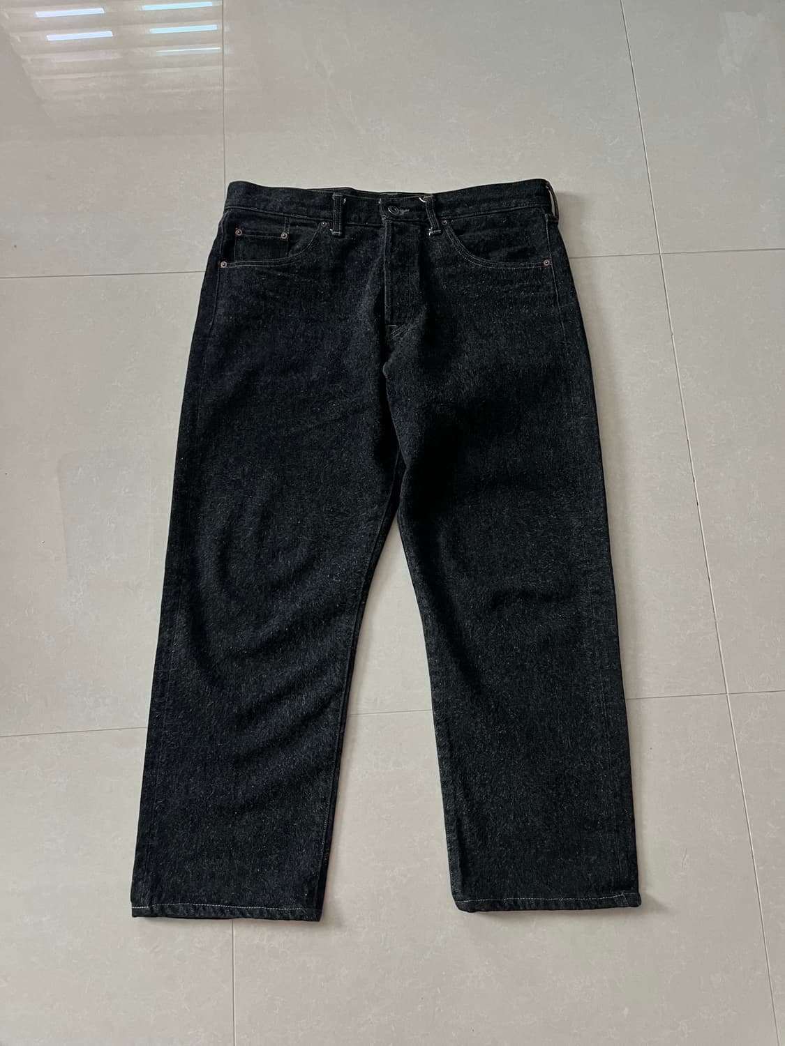 아프레쎄 블랙 워시드 데님 팬츠 상품이미지1