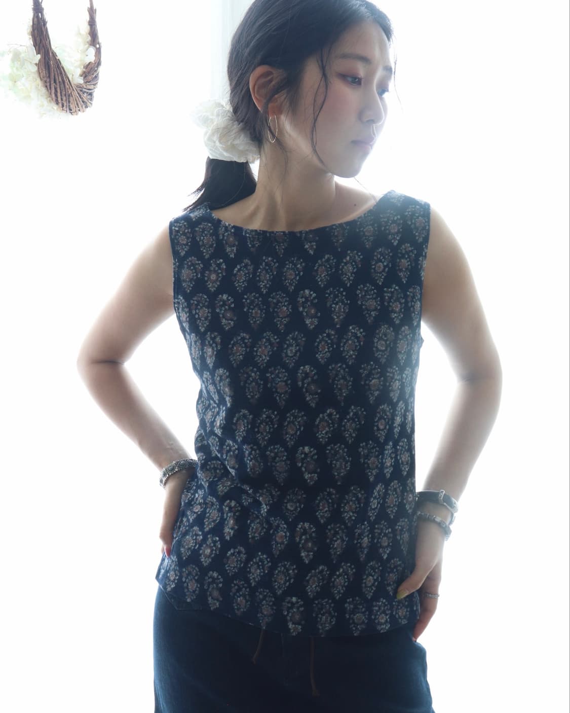 [45rpm] Indigo Floral Sleeveless Blouse 상품이미지5