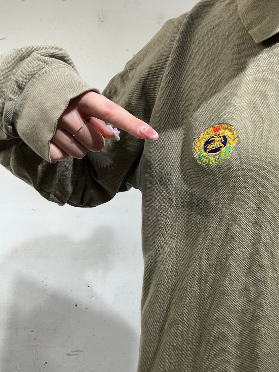 버버리 아카이브 로고 자수 카키 긴팔티 럭비티 pk티 L 상품이미지4