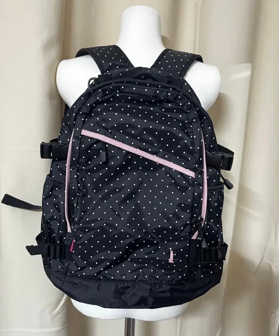 이스트보이 도트 백팩 상품이미지1