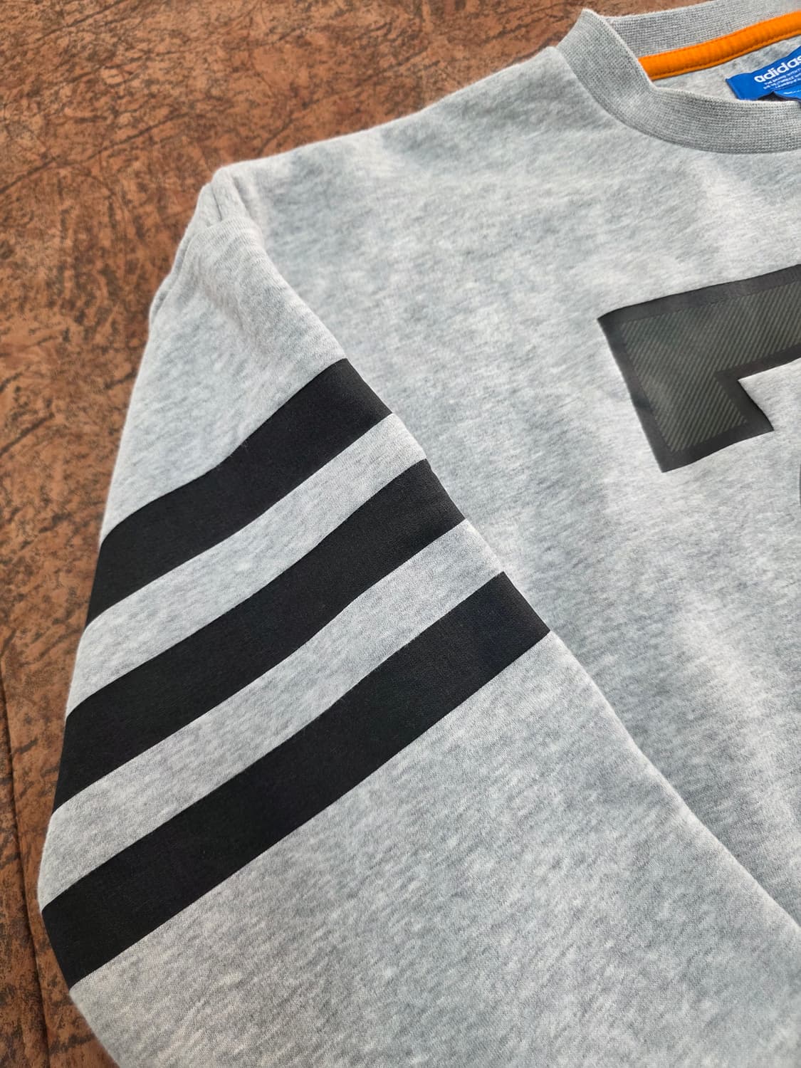 아디다스 타이거 프린팅 기모 맨투맨 상품이미지4