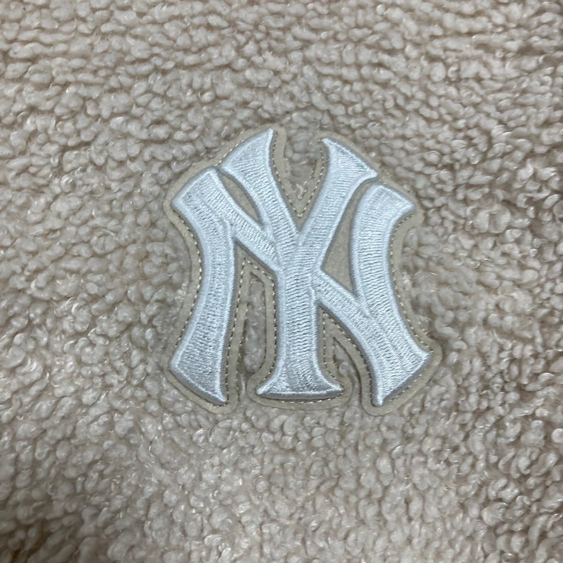 MLB 뉴욕양키스 빅로고 아이보리 플리스 맨투맨 상품이미지3