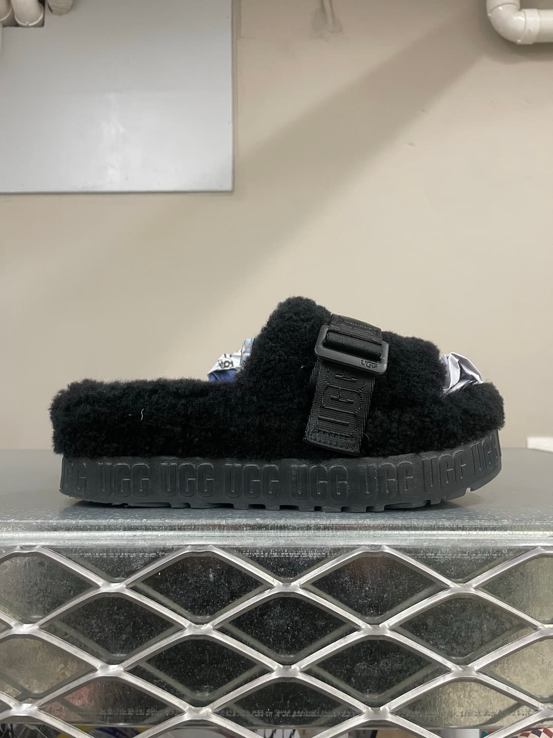 어그 플러피타 슬라이드 슬리퍼 블랙 230 상품이미지4