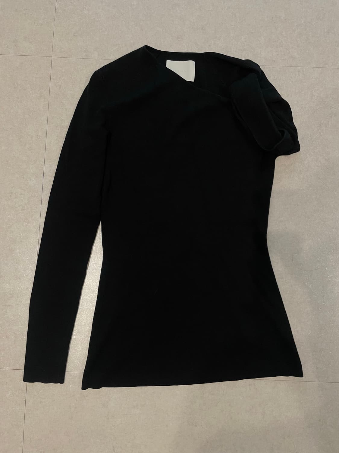 DION LEE  / 비대칭 컷아웃 니트  상품이미지2