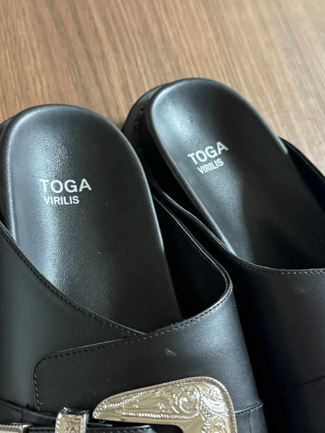 Toga Virilis 토가 비릴리스 인그레이빙 버클 슬라이드 샌들 42 상품이미지5