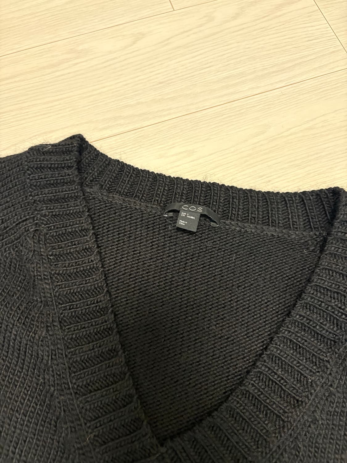 COS 코스 브이넥 크롭 니트 블랙 S 상품이미지2