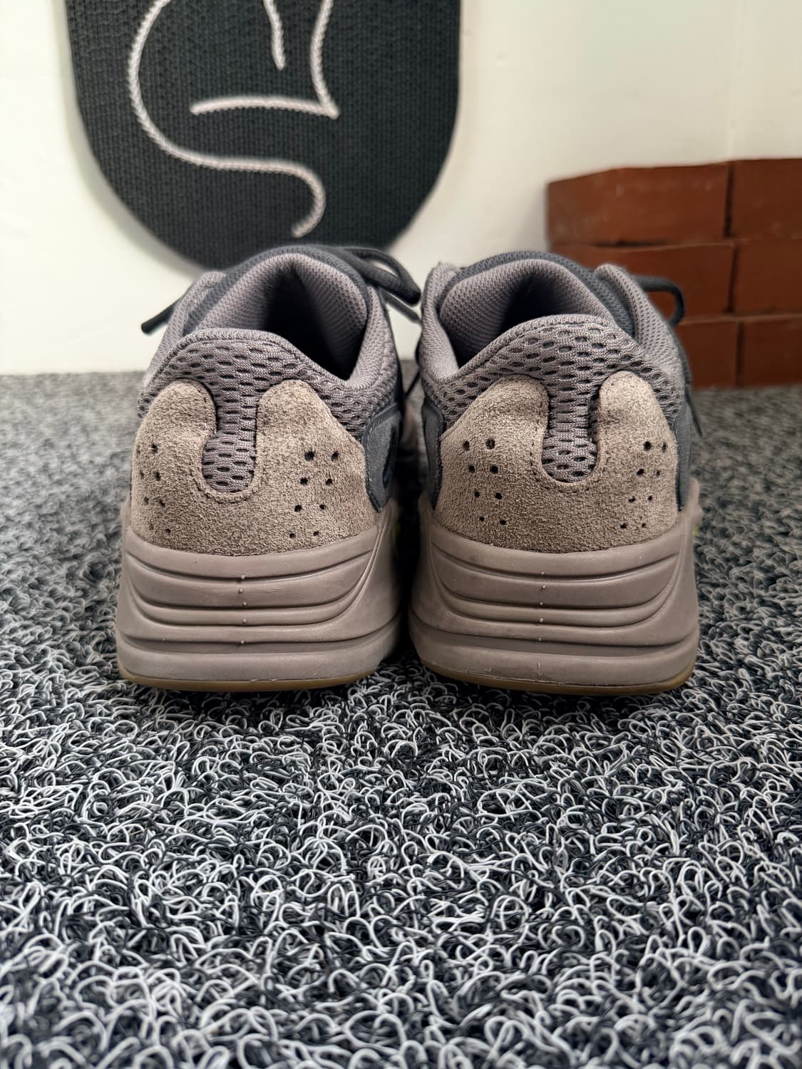 아디다스 이지 부스트 700 '모브' 상품이미지4