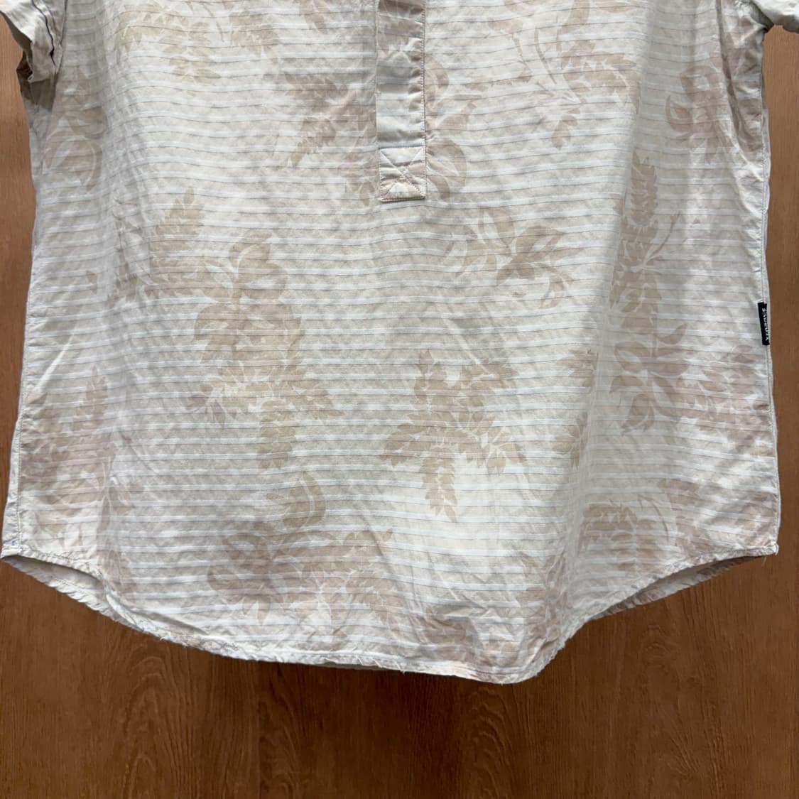 베르사체 진스 꾸뛰르 플로럴 스트라이프 반팔 셔츠 하프버튼 베이지 상품이미지5