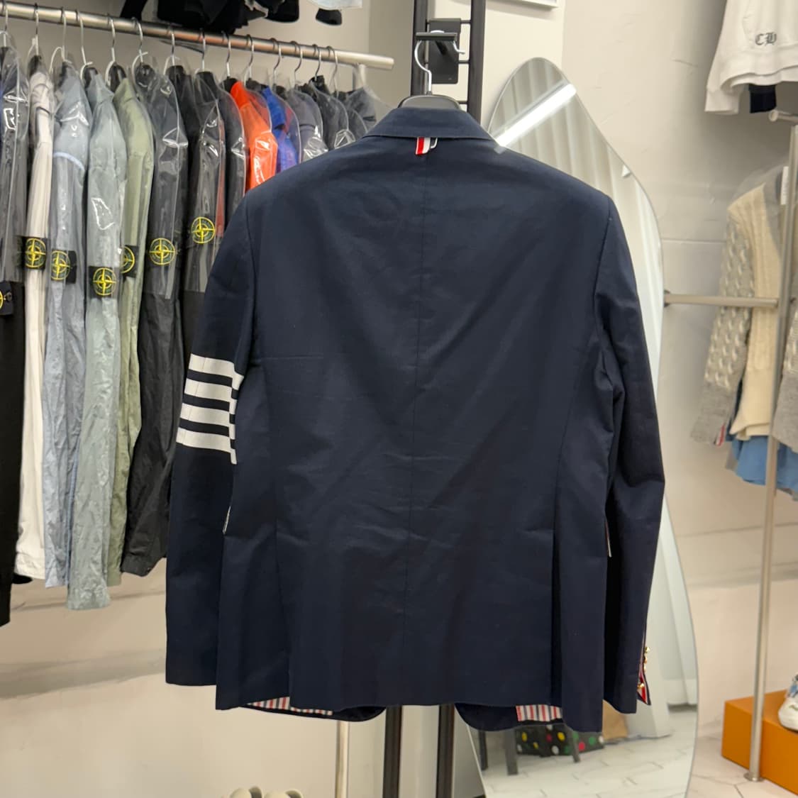 [3] 톰브라운 사선완장 금장 클래식 블레이저 상품이미지2