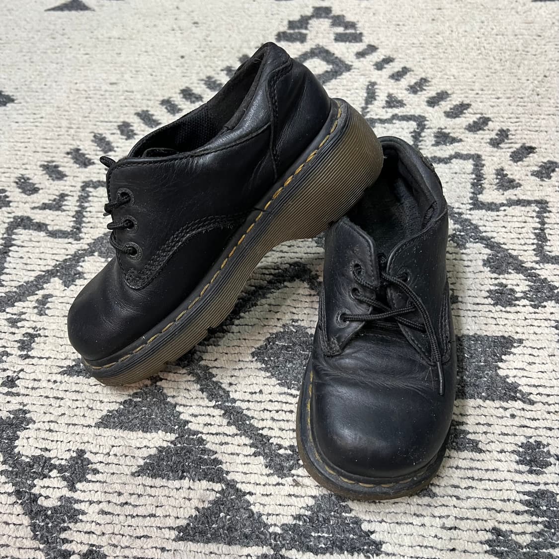 Dr.Martens 닥터마틴 CHANDA 레더 슈즈 상품이미지1