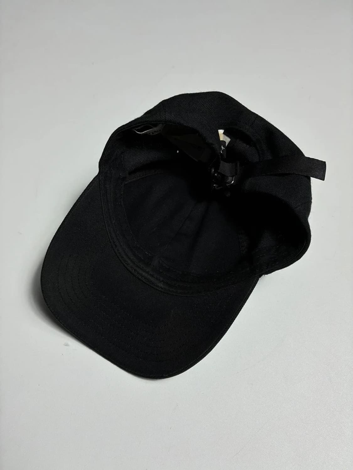스톤아일랜드 블랙 자수 로고 볼캡 PR2296 상품이미지6