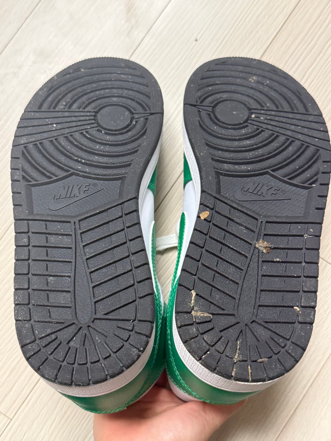 나이키 농구화 에어 조던 1 dq8426-301 럭키 그린 상품이미지5