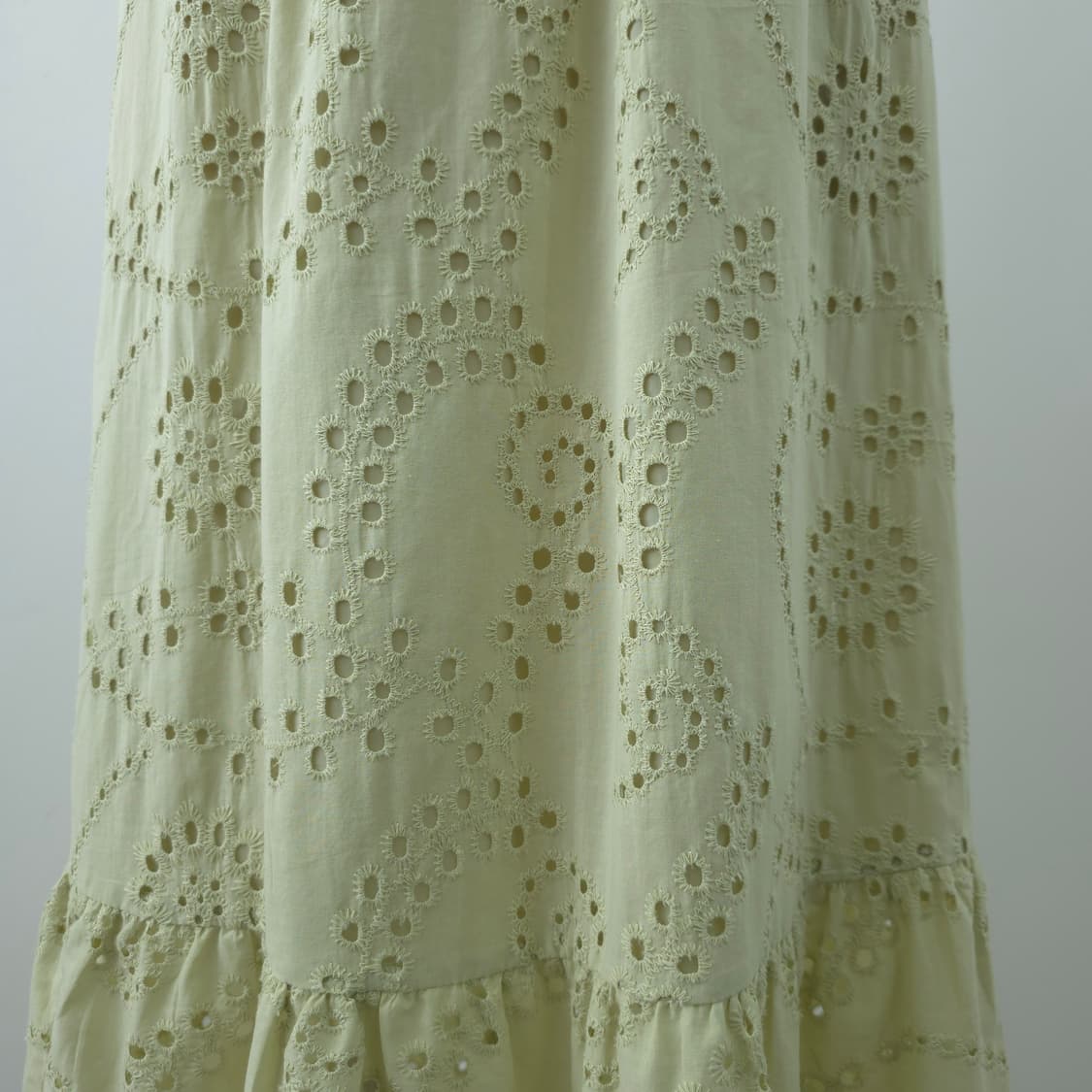 GU 라이트그린 자수 펀칭 티어드 스커트 상품이미지4