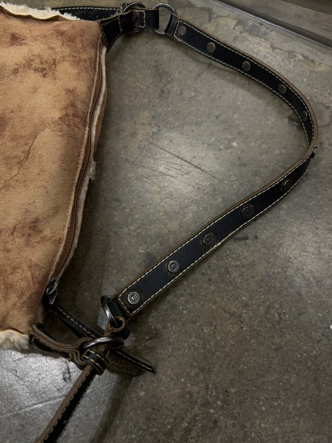 Guess rare suede shoulder bag 상품이미지4