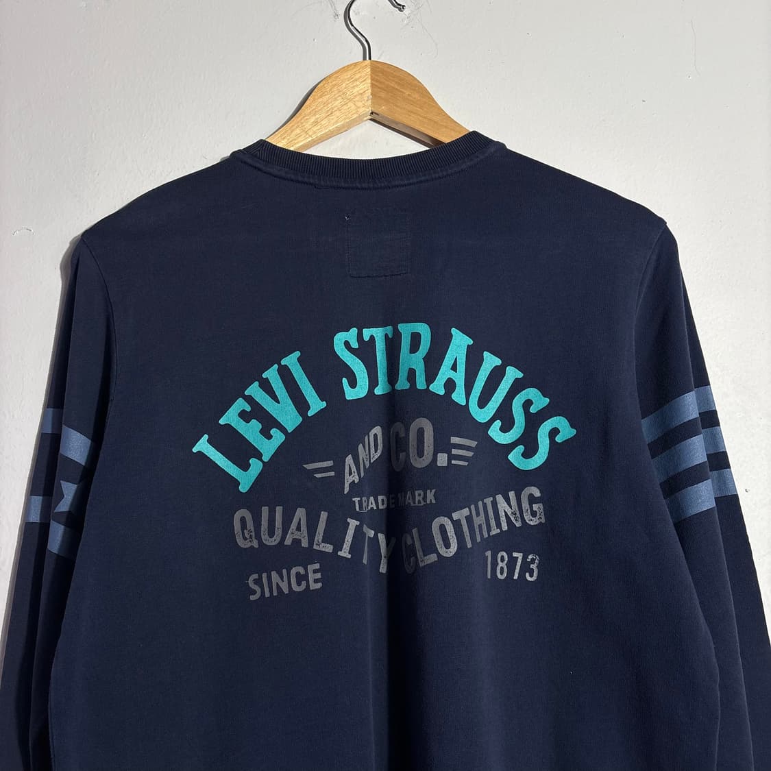 리바이스 포켓 디테일 네이비 맨투맨 (무료배송) 상품이미지5