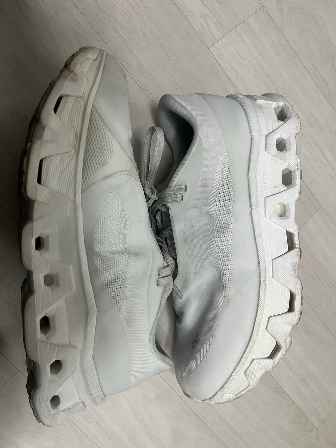 온 러닝 x 포스트 아카이브 팩션 (파프) 클라우드 몬스터 하이퍼 화이트 상품이미지2