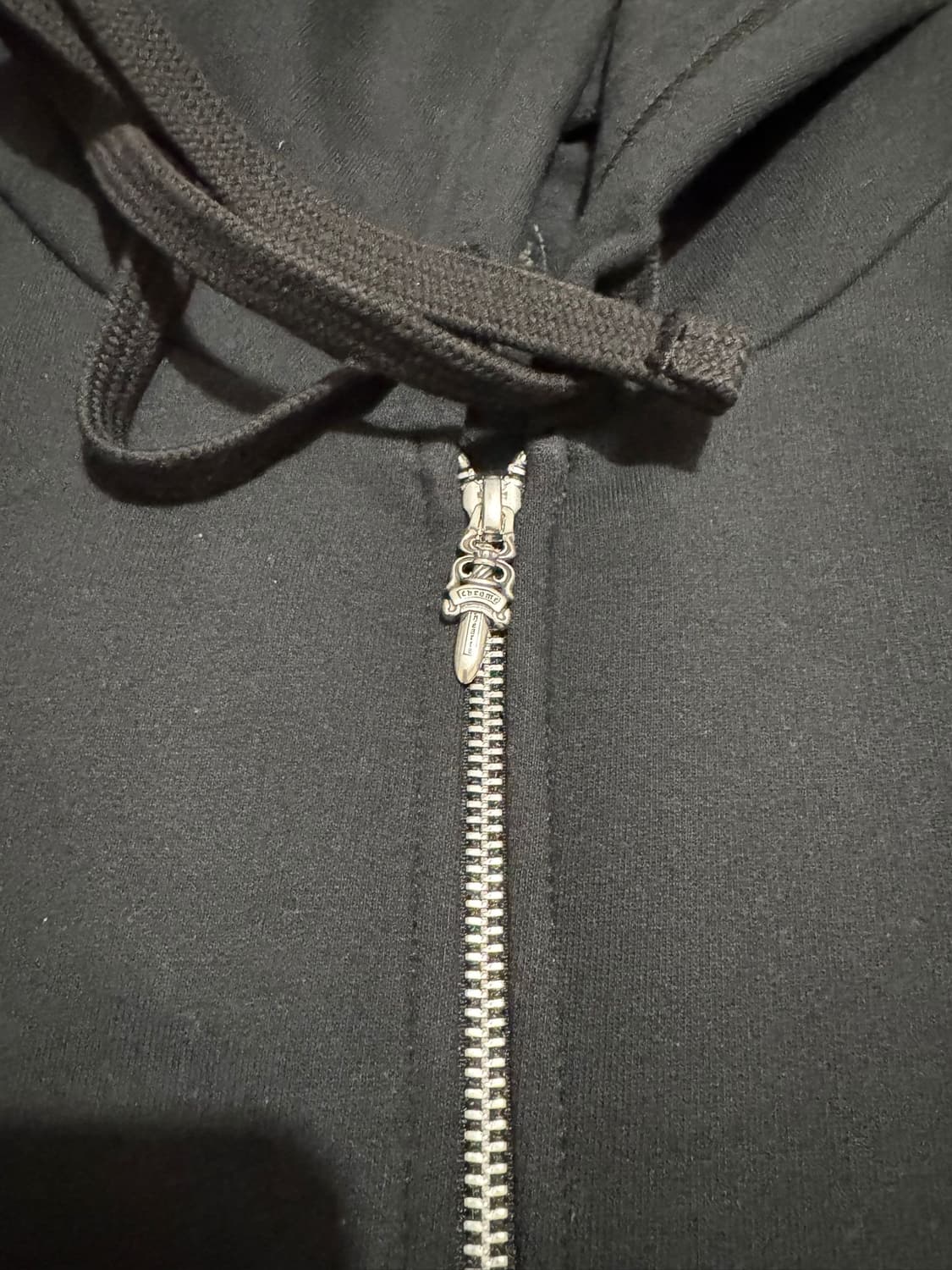 [L] 크롬하츠 홀스슈 바인 대거 데들리돌 집업 후드 블랙 상품이미지4