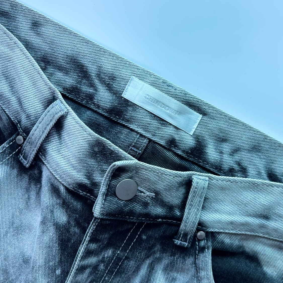 친다운(CHIN DOWN) 오버다이 타이다이 워싱 데님 팬츠 상품이미지2