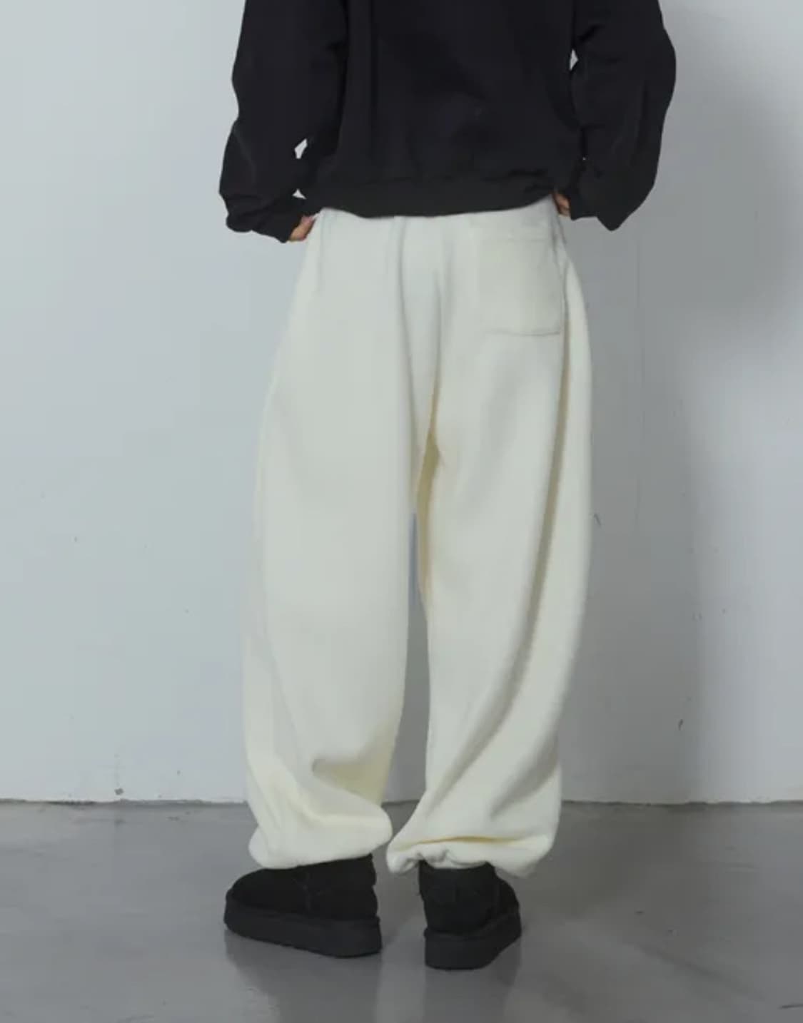 칙스 플리스 사이드 핀턱 벌룬 조거 팬츠 아이보리 상품이미지4