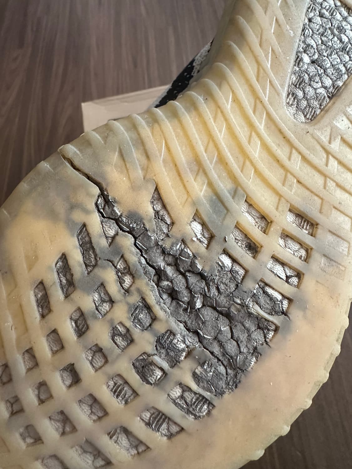 아디다스 이지부스트 350 V2 지브라 상품이미지3