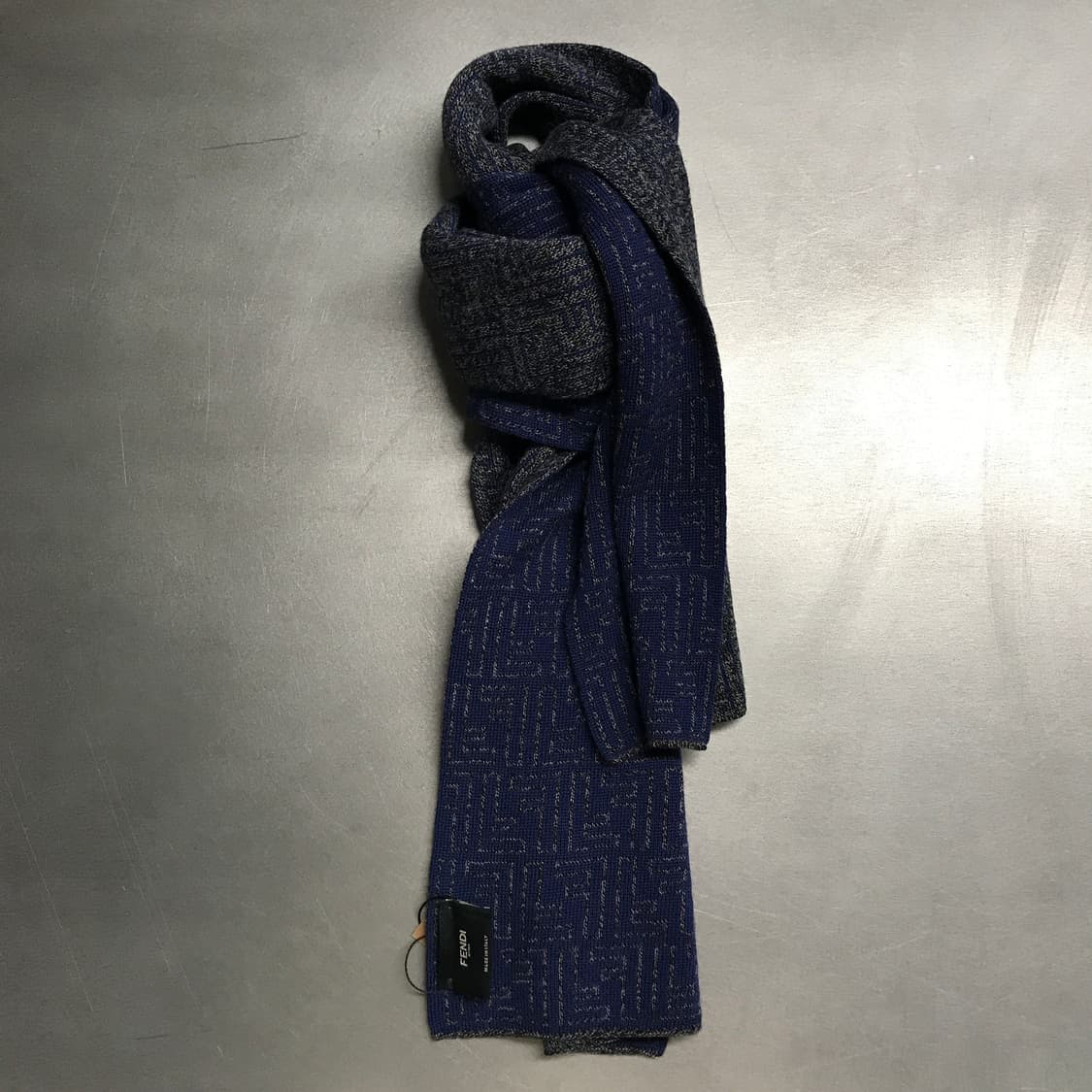 펜디 네이비/그레이 머플러 상품이미지1