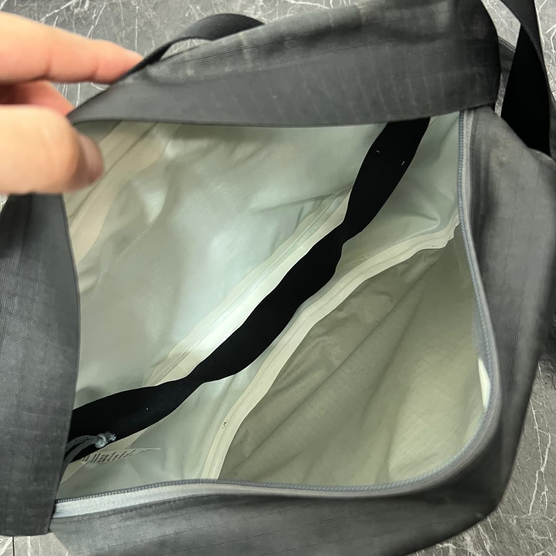 아크테릭스 루나라 10 숄더백 블랙 상품이미지5