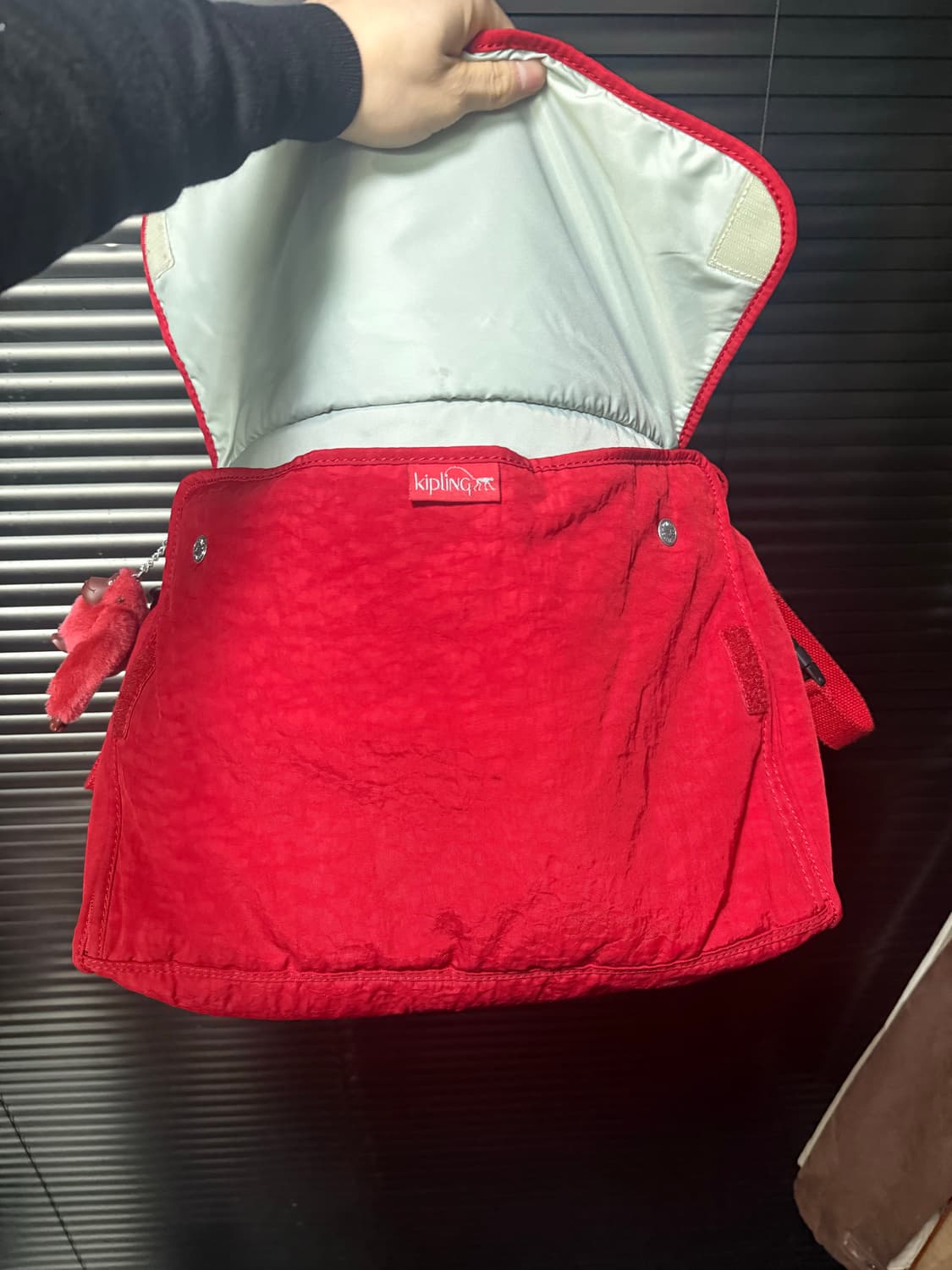 키플링 레드 빨강 빅 크로스백 토드백 숄더백 큰 가방 고릴라 키링 인형 상품이미지9