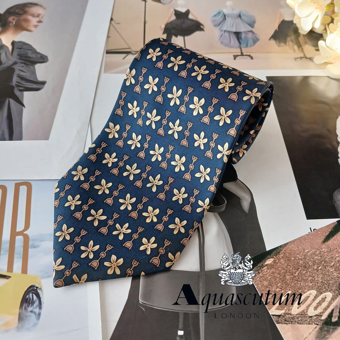 아쿠아스큐텀 실크 네이비 플라워 패턴 넥타이 10cm A등급 A19365 상품이미지2