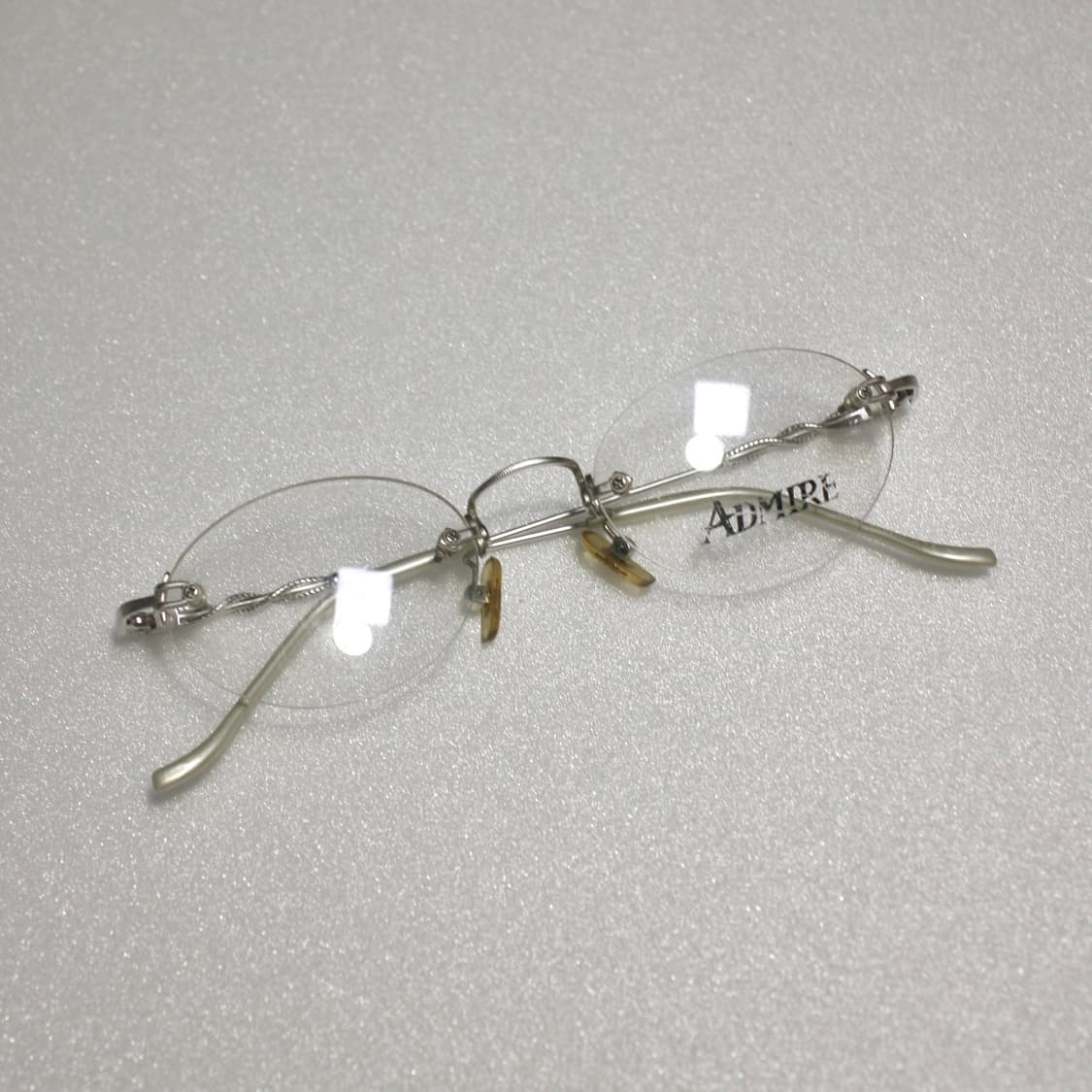 ADMIRE 뱀무늬 디테일 무테 안경 상품이미지1