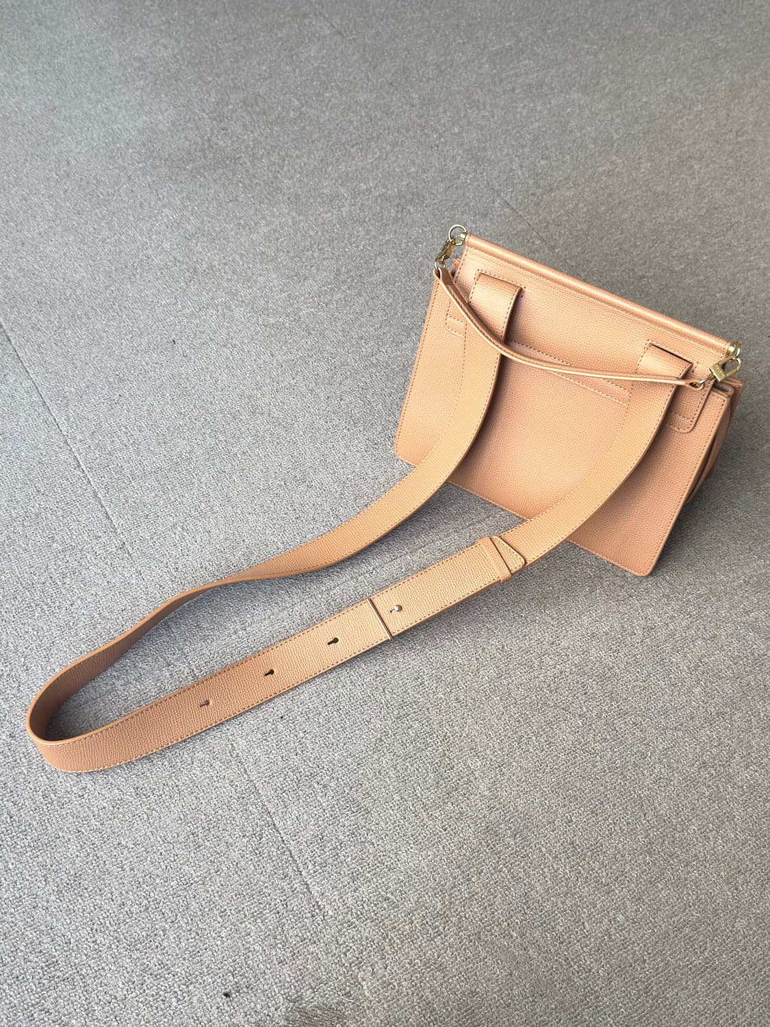 Polene 누메로 셉트 텍스쳐드 카멜 컬러 크로스백 상품이미지4