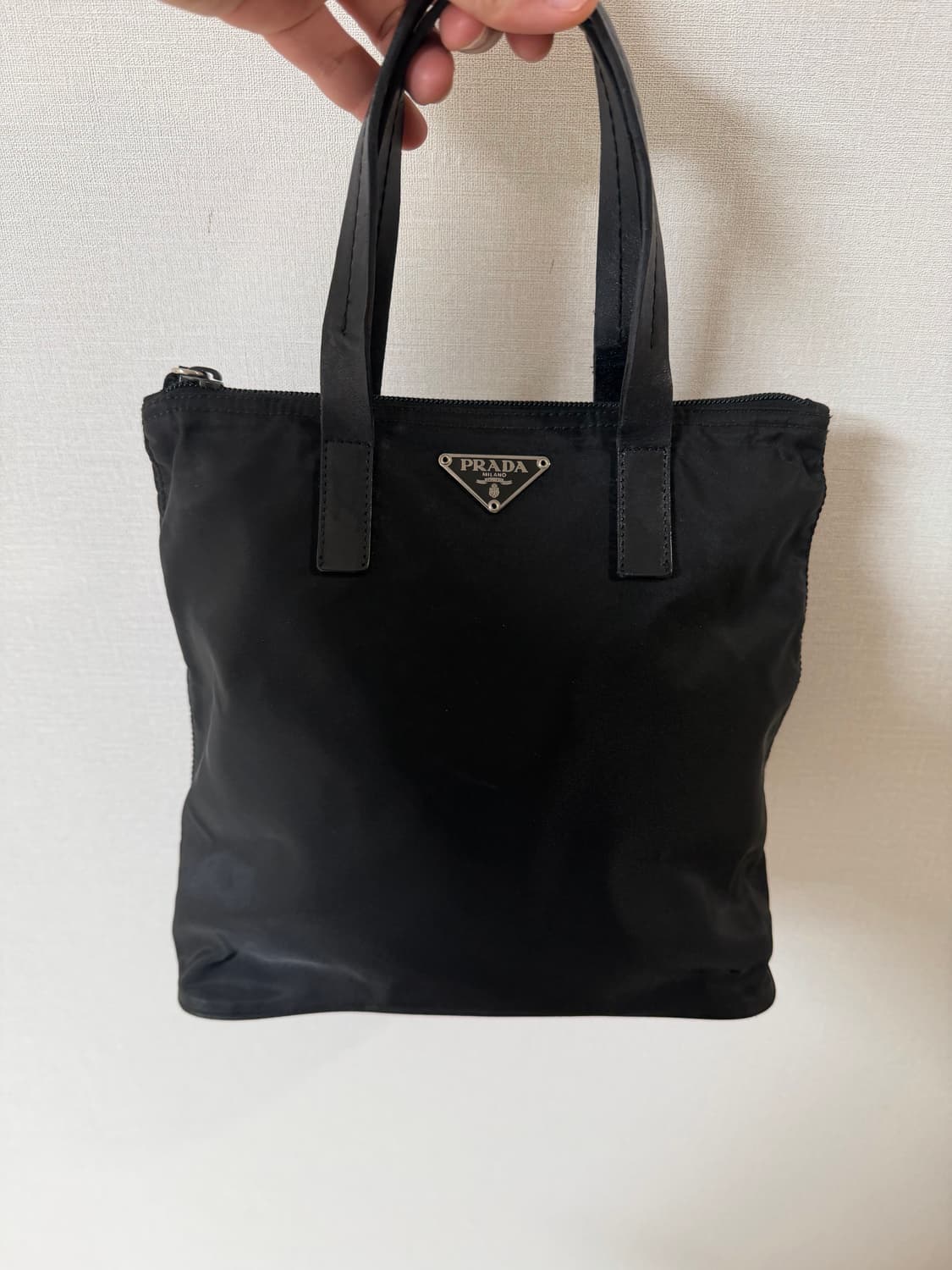 정품 프라다 포코노 나일론 토트백 블랙 상품이미지5