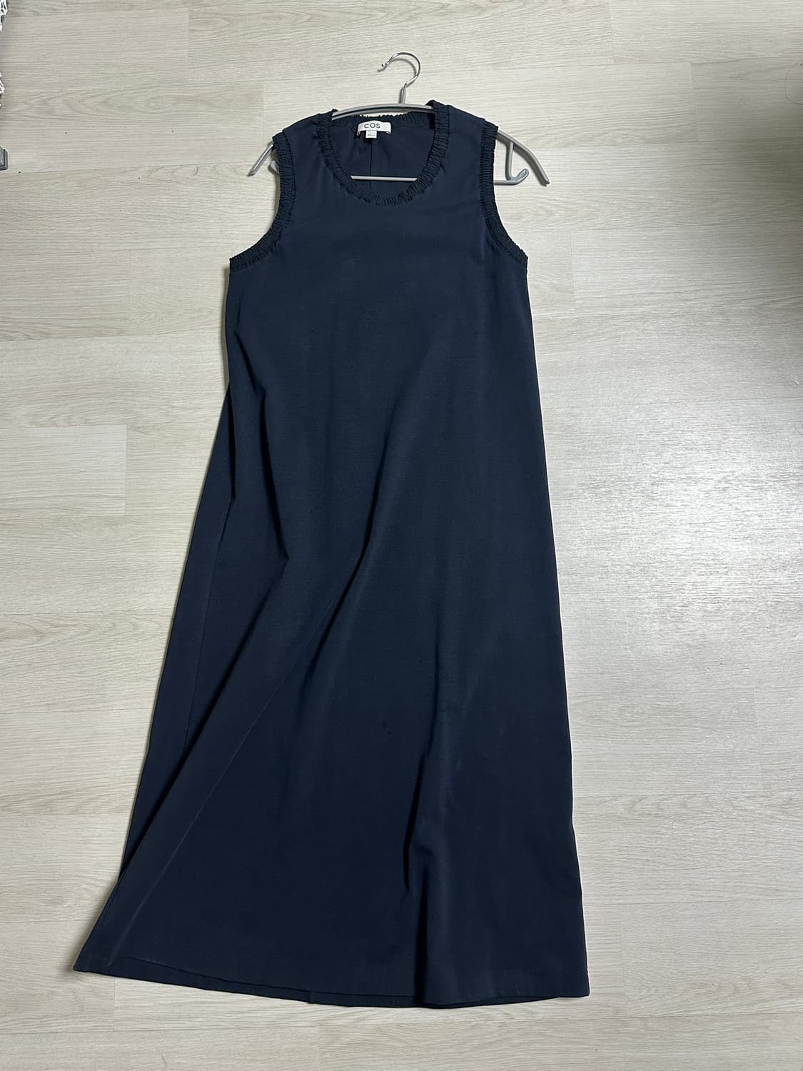COS 러플 코튼 미디 드레스 네이비 상품이미지7