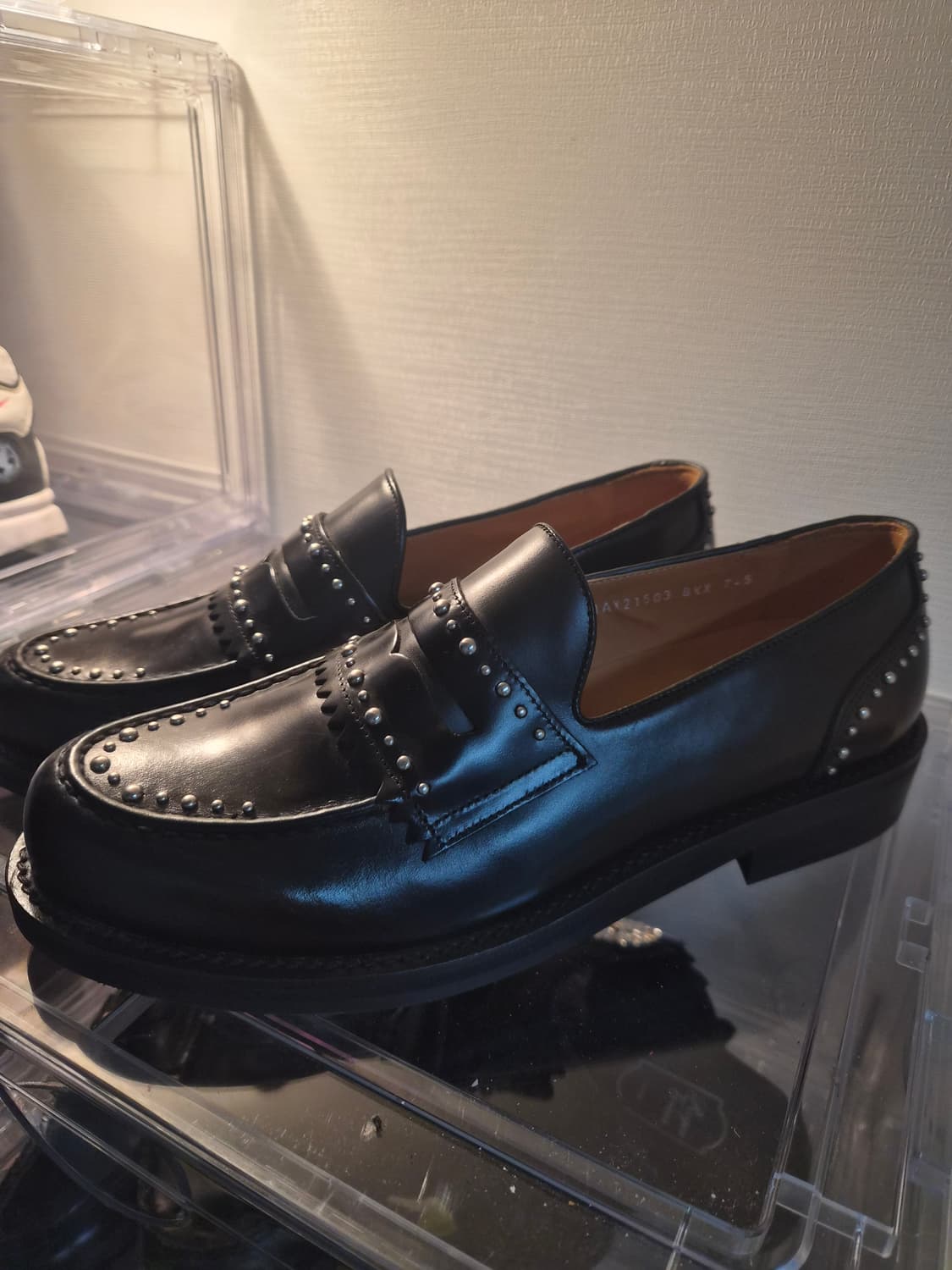 새제품 255) 커스텀 멜로우 스터드 로퍼 팝니다 상품이미지1