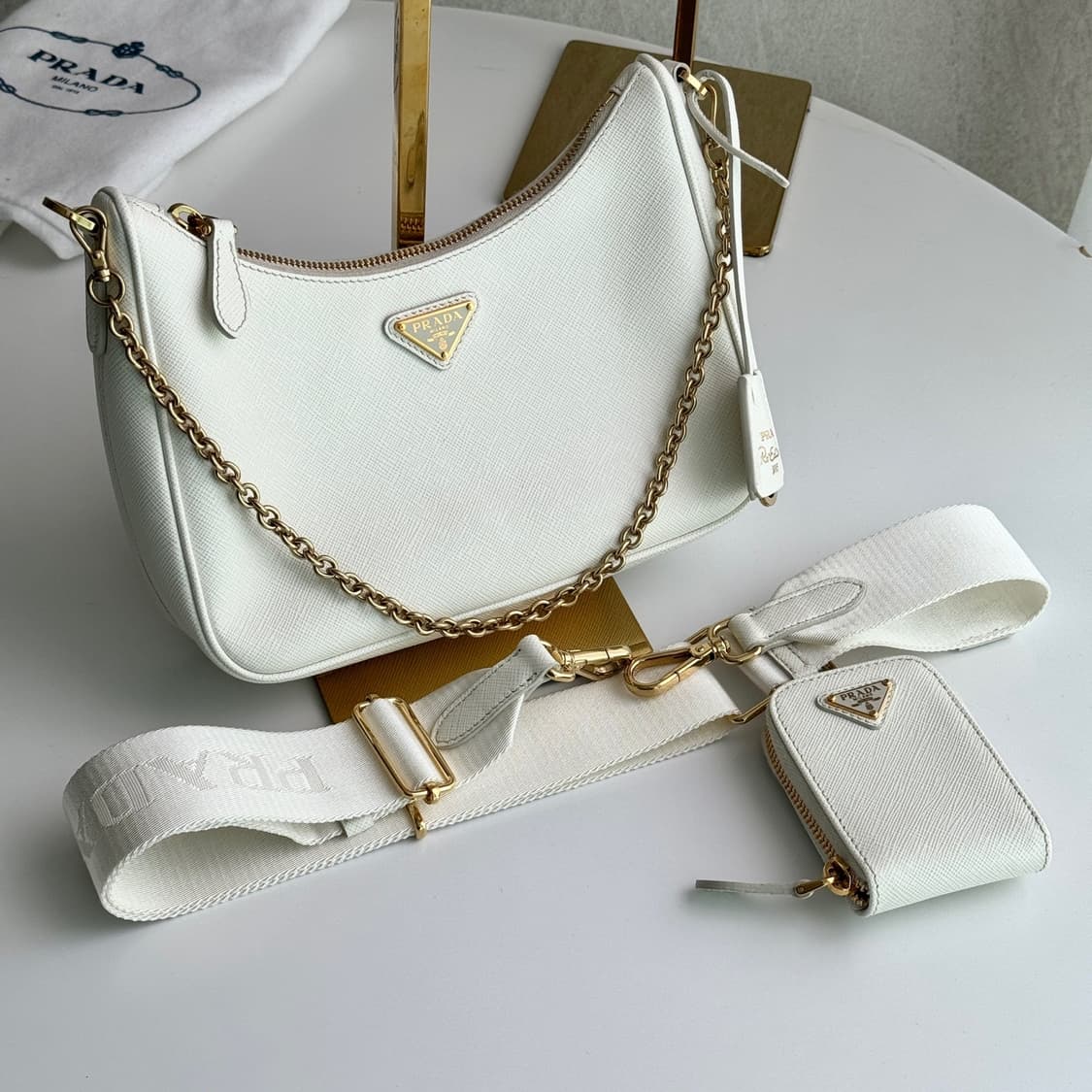 [새상품급] 프라다 리에디션 사피아노 테수토 호보백 레더 화이트  상품이미지9