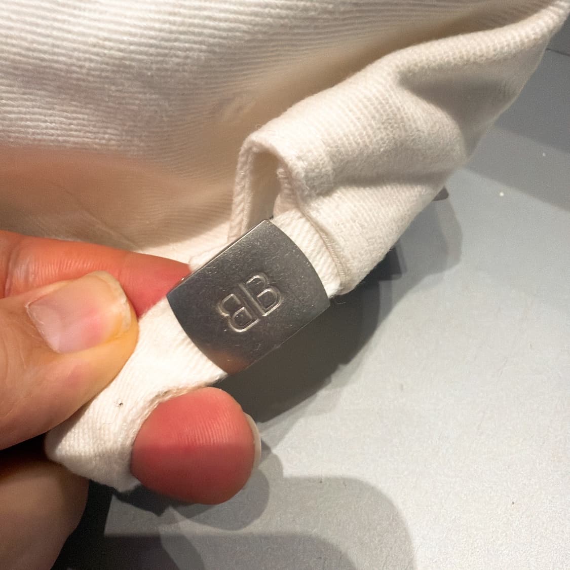 (정품/새상품) BALENCIAGA 발렌시아가 여성 화이트 파리스 볼캡 상품이미지3