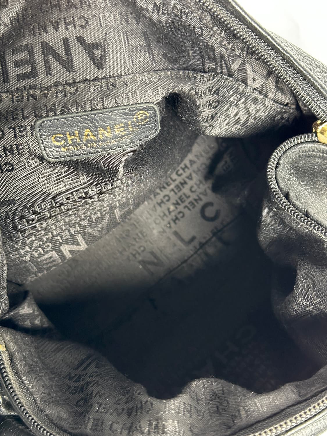 Chanel 블랙 레더 호보 숄더백 상품이미지8