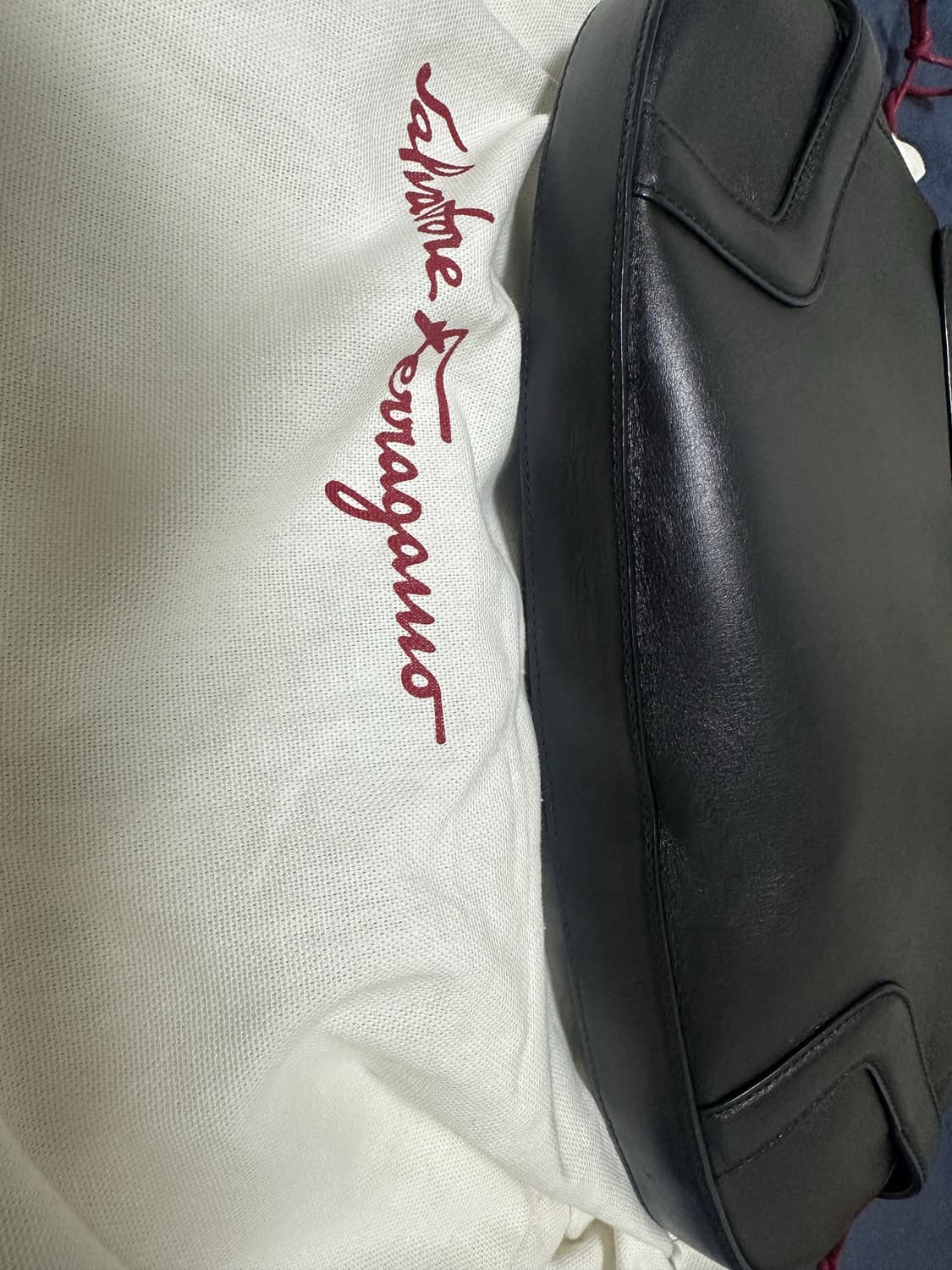 페레가모 간치니 블랙 숄더백 상품이미지4