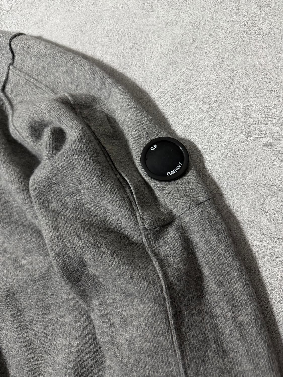 C.P 컴퍼니 렌즈패치 쿼터집업니트 상품이미지7