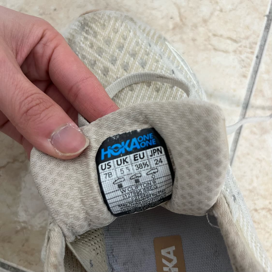 HOKA Clifton 9 running shoes 상품이미지6