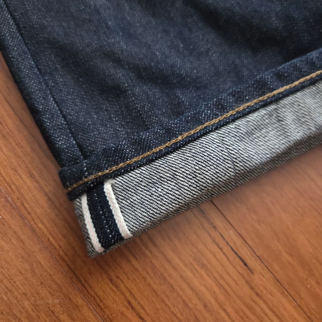 유니클로U 셀비지 레귤러 핏진 32사이즈 상품이미지3