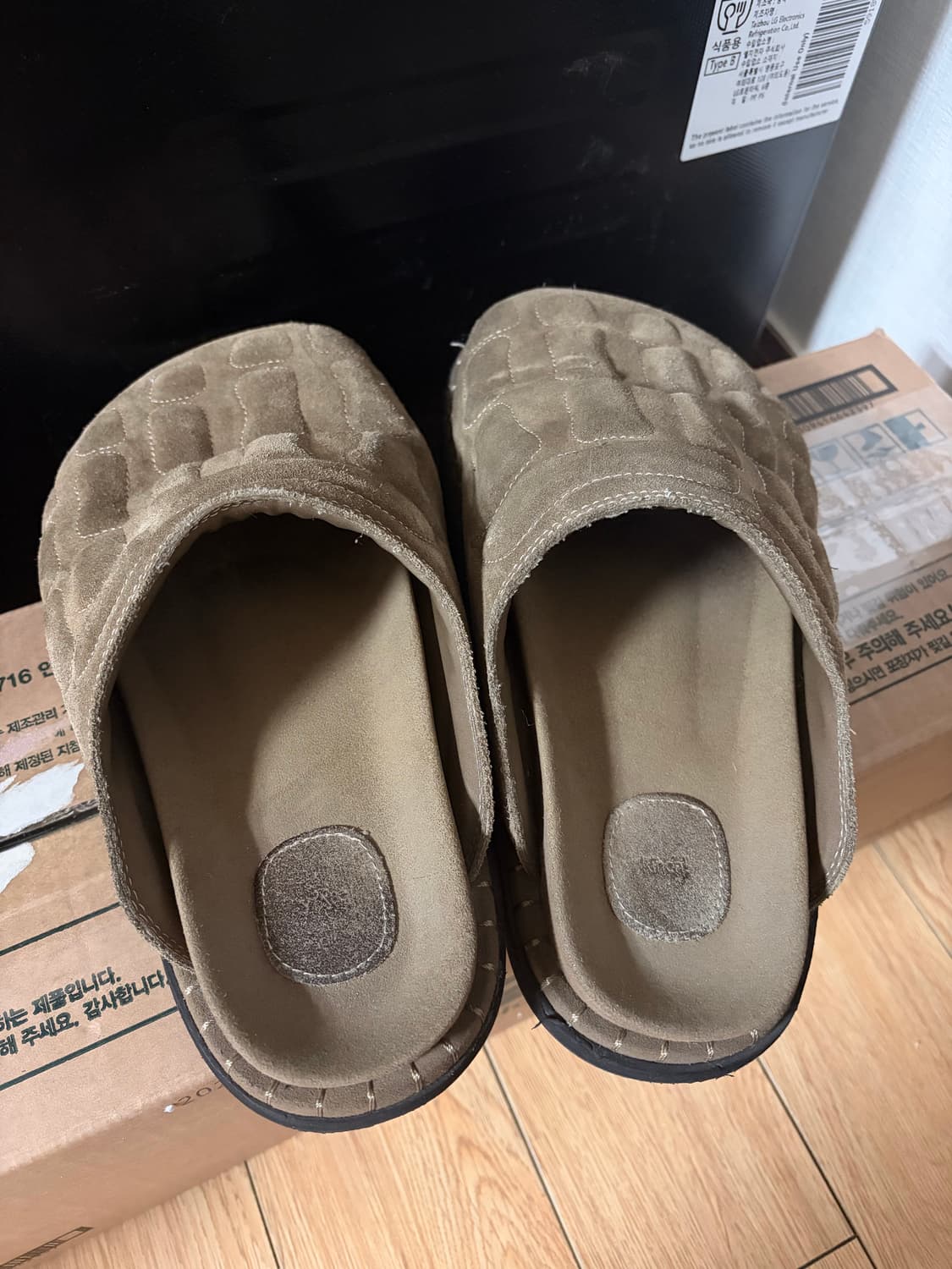 [250]이예x킨치 본 뮬 브라운 상품이미지3