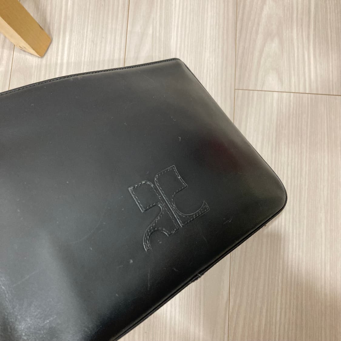 꾸레쥬 블랙 소가죽 숄더백 상품이미지4