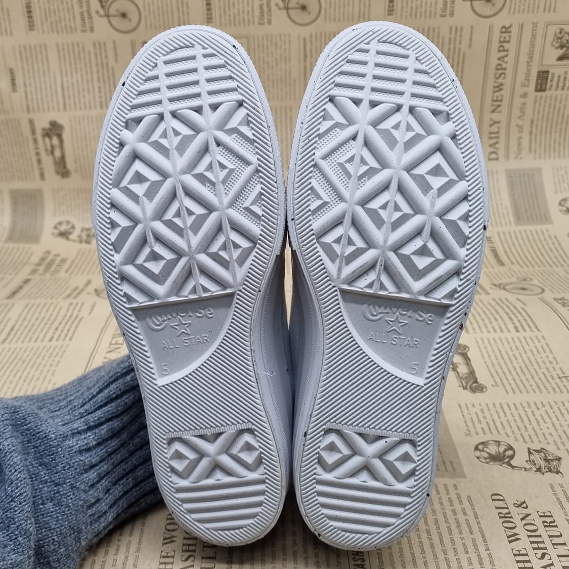 컨버스 척70 리뉴 페일퍼티 스니커즈240 상품이미지3