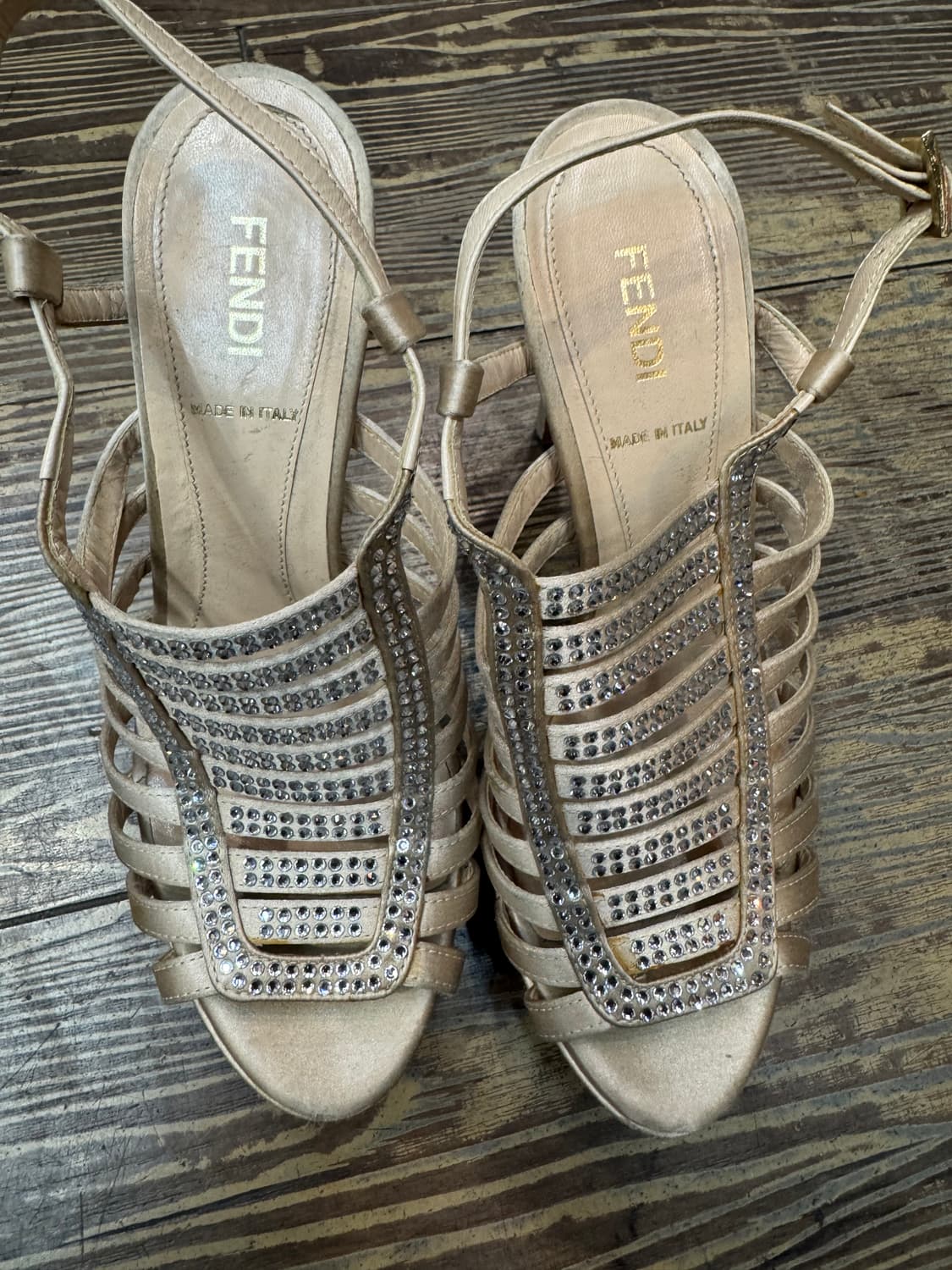 펜디 크리스탈 샴페인 골드 스트랩 샌들힐230 상품이미지1