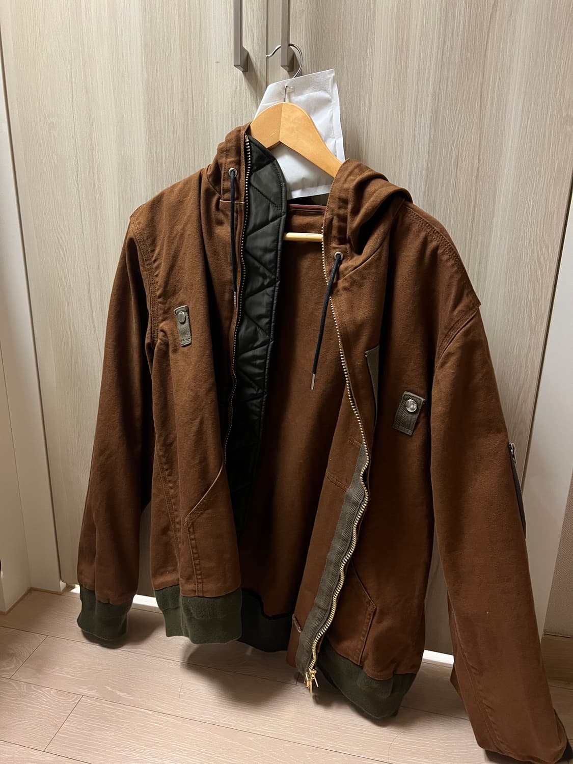 사카이 칼하트 집업후드 브라운 상품이미지1