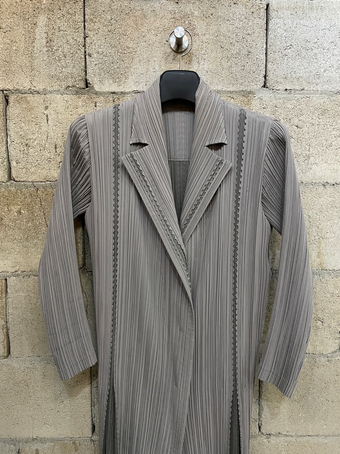 이세이미야케 페테 플리츠 롱 자켓 상품이미지2